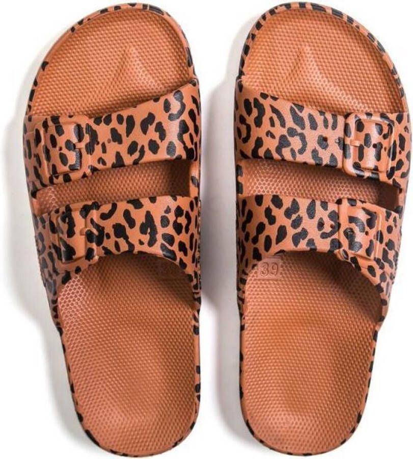 Freedom Moses Slippers ""Leo Toffee"" Caramel met Leopard print
