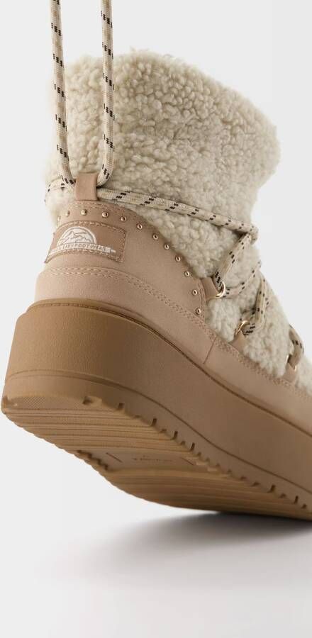 Bershka Snowboots