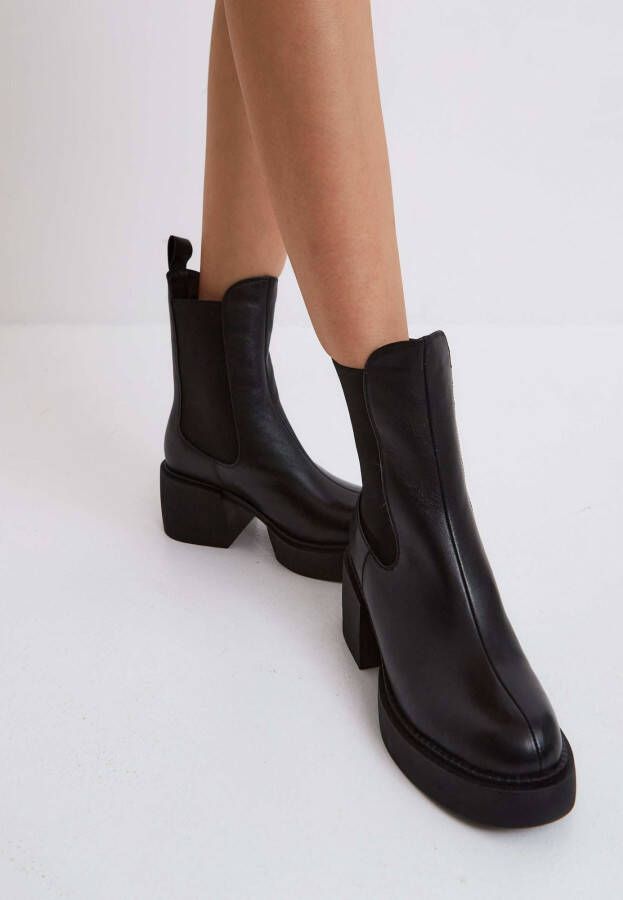 CESARE GASPARI Chelsea boots