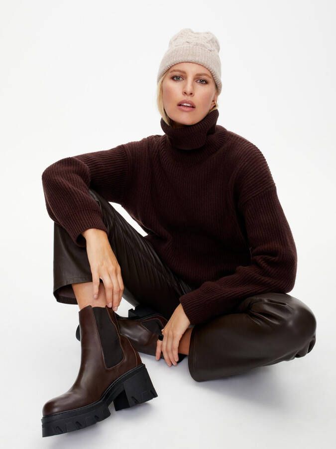 Karolina Kurkova Originals Chelsea boots 'Cami'