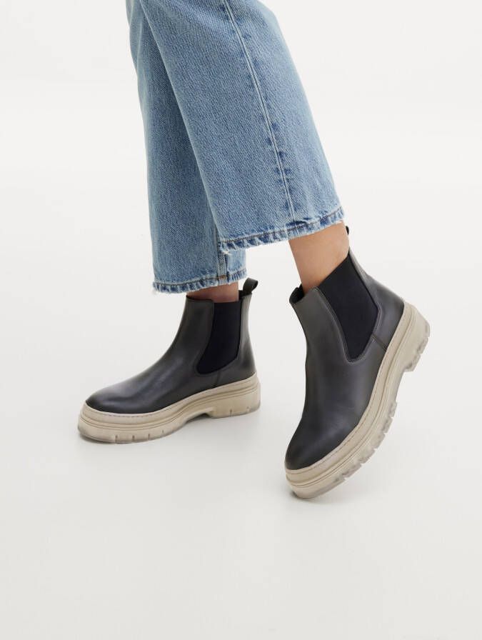 Karolina Kurkova Originals Chelsea boots 'Carla'