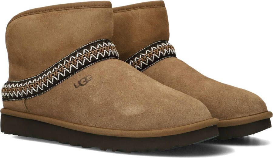 UGG Vachtlaarzen Dames Classic Mini Crescent Maat: 42 Materiaal: Suède Kleur: Cognac