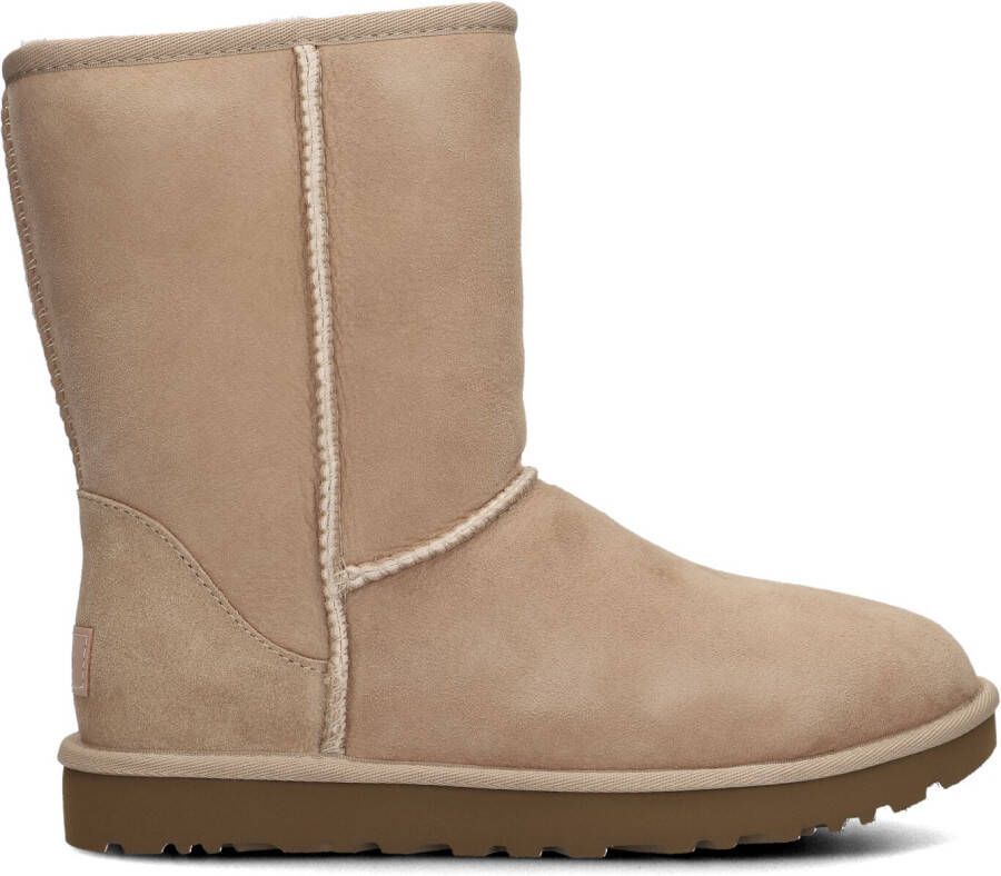 UGG Vachtlaarzen Dames W Classic Short Ii Maat: 43 Materiaal: Suède Kleur: Beige