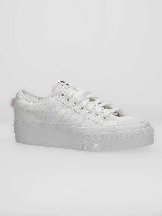 Adidas originals nizza clearance canvas trainers in white