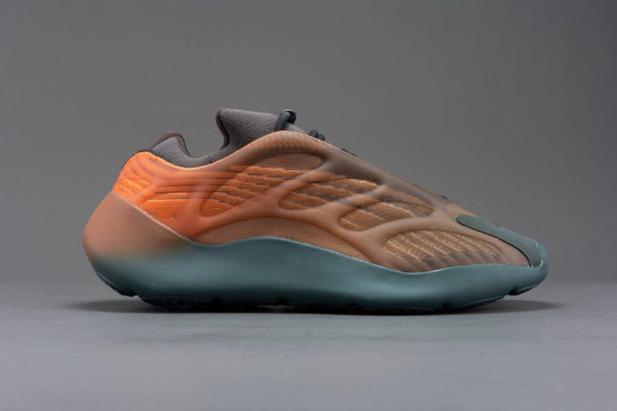 Adidas Yeezy 700 V3 Copper Fade GY4109 2 3 COPPER FADE Schoenen