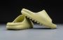 Adidas Yeezy Slide Resin (2022) FZ5904 1 2 Geel Schoenen - Thumbnail 2