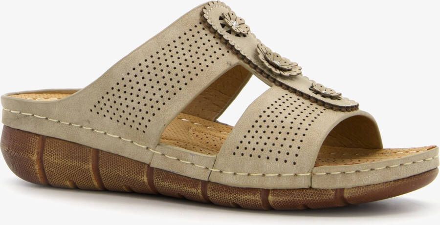 BLUE BOX dames slippers met perforaties beige