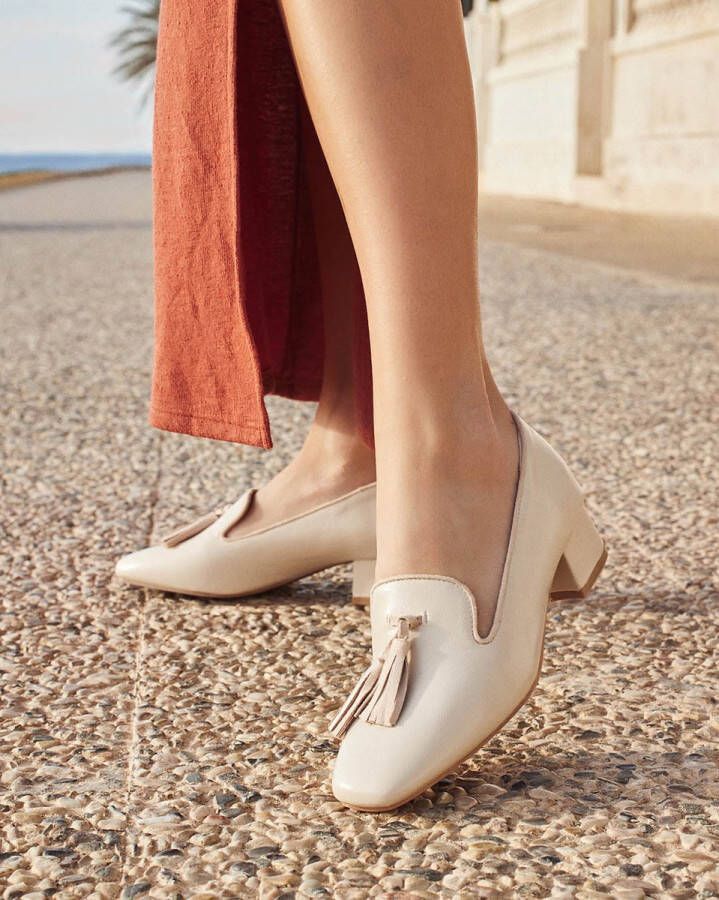 Weloveshoes SmileFavorites Loafers & Espadrilles met Hak Camel Suedine