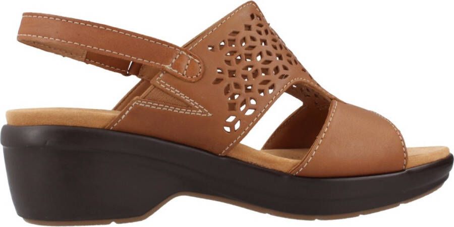 Clarks Stijlvolle Platte Sandalen voor Vrouwen Brown Dames