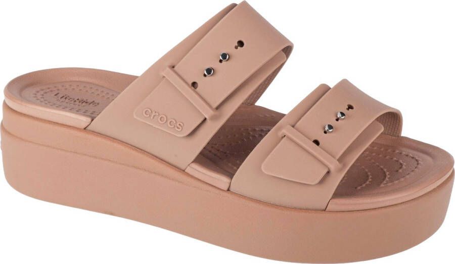 Crocs Brooklyn Buckle Low Wedge Dames Slippers Latte