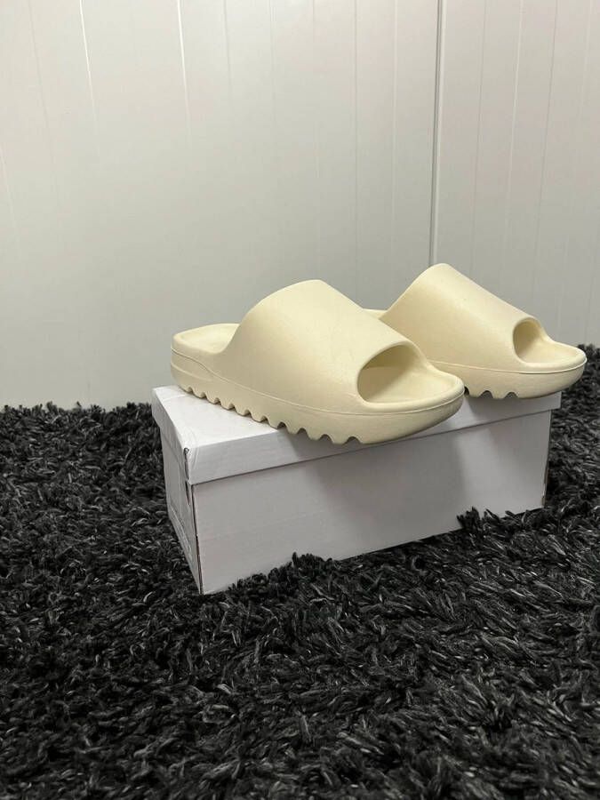 Djay Slipper beige Badslippers Unisex Verdikte Lichtgewicht Super Zacht aan je Voeten Anti-Slip en Stevig Voetbed Anti-lawaai