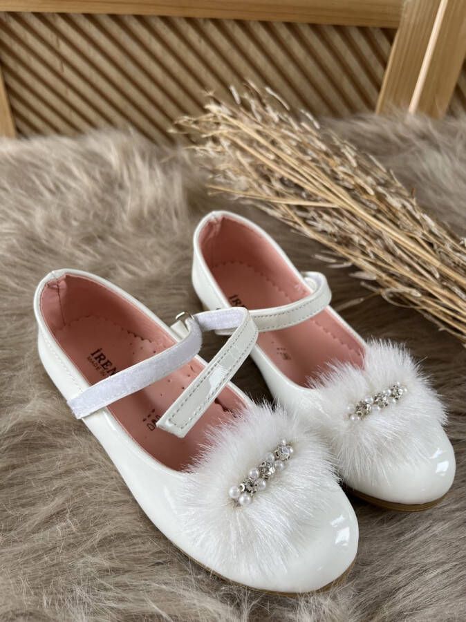 Meisjesschoenen-luxe feestschoenen-kinderschoenen-leren ballerina- schoenen met enkelband-klittenbandsluiting-pluche-bruidsmeisjes-bruiloft-doopsel-feest-verjaardag-fotoshoot-parels-strass steentjes-kleur wit