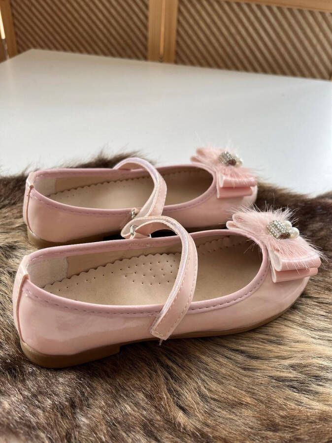 Meisjesschoenen-luxe feestschoenen-kinderschoenen-leren ballerina- schoenen met enkelband-klittenbandsluiting-orthopedi pluche-parels- strass steentjes-kleur poederroze-bruidsmeisjes-bruiloft-doopsel-feest-verjaardag-fotoshoot