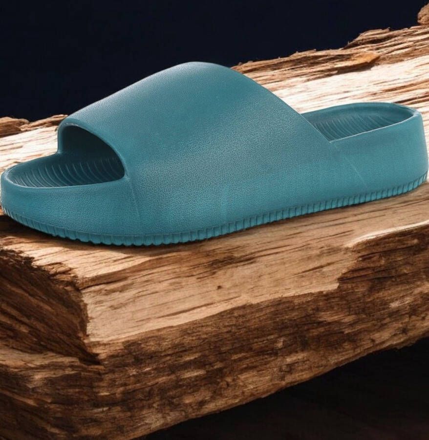 Unisex slippers effen groen 40 (advies bestel 1 maat groter)