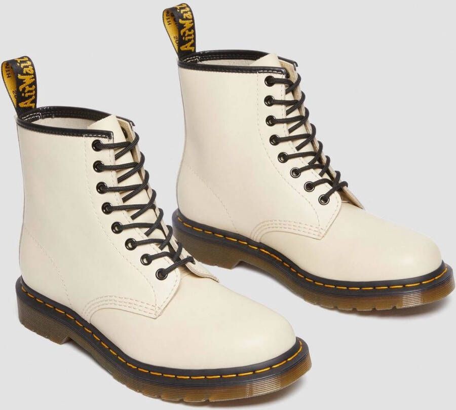 Dr. Martens 1460 Smooth Parchment Beige Dames Boots