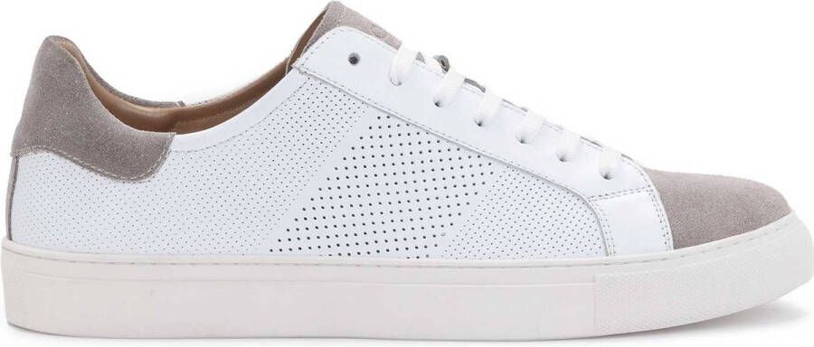 Kazar Gebroken witte herensneakers met perforatie