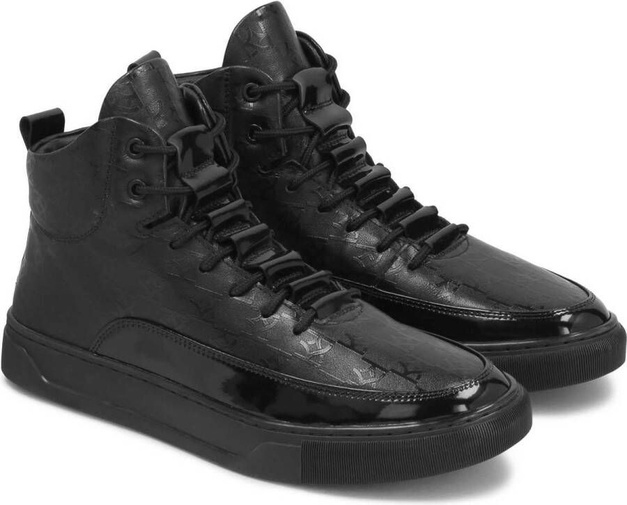 Kazar Mannen hoge zwarte nubuck sneakers versierd met monogrammen