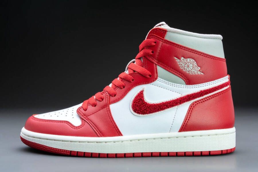 Jordan Varsity Red Hoge Top Sneakers (2022) Rood Dames - Foto 8