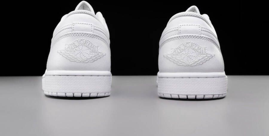 Nike Air Jordan 1 Low Triple White (2022) 553558-136 Wit Schoenen