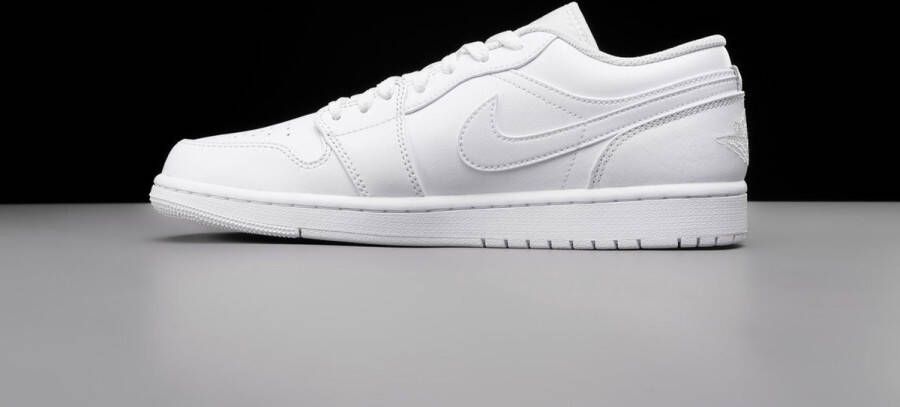 Nike Air Jordan 1 Low Triple White (2022) 553558-136 Wit Schoenen