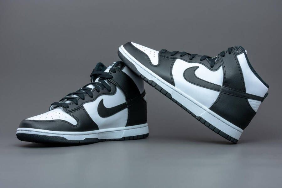 Nike Dunk High Black White (2021) DD1399-105 ZWART Schoenen