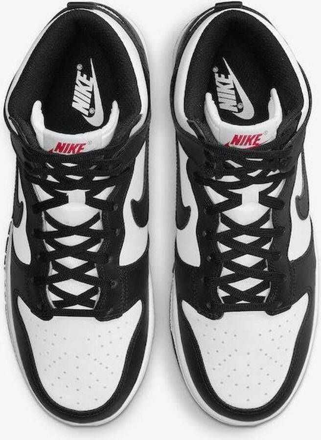 Nike Dunk High Black White (2021) DD1399-105 ZWART Schoenen