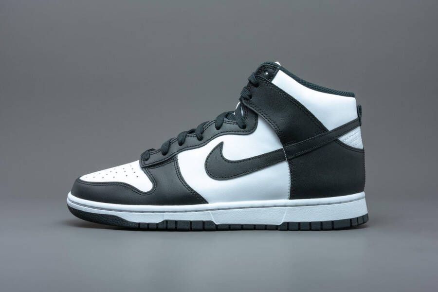 Nike Dunk High Black White (2021) DD1399-105 ZWART Schoenen