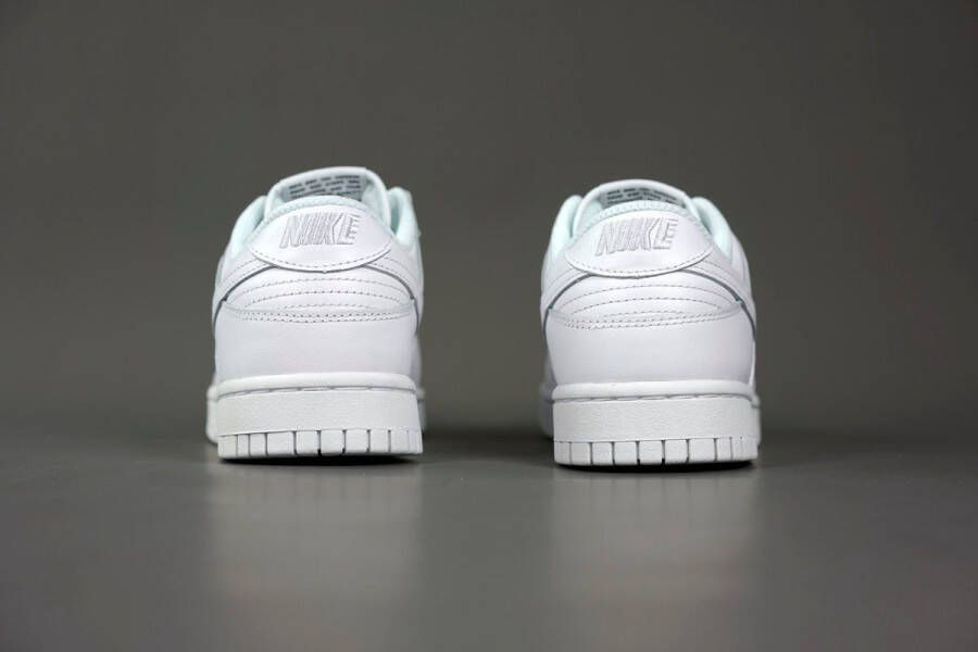 Nike Dunk Low Triple White (2021) (Women's) DD1503-109 Wit Schoenen