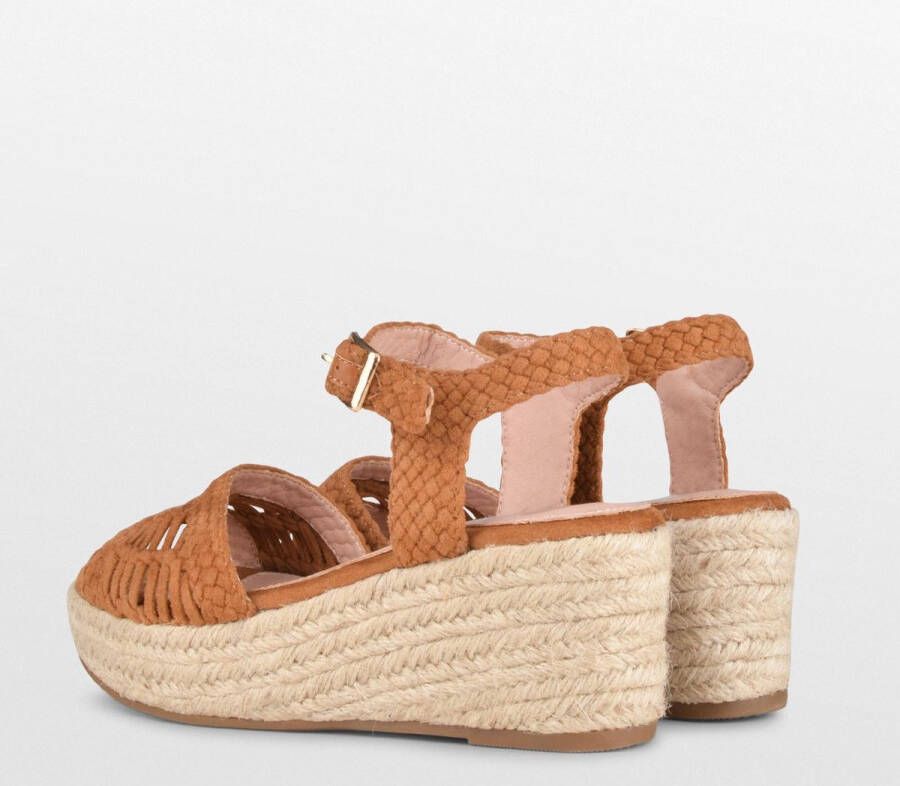 PS Poelman NANA Dames Faux PU Imitatie Suède Leren Sandalen met Espadrille Sleehak Zool en Gevlochten Bovenwerk Cognac Bruin