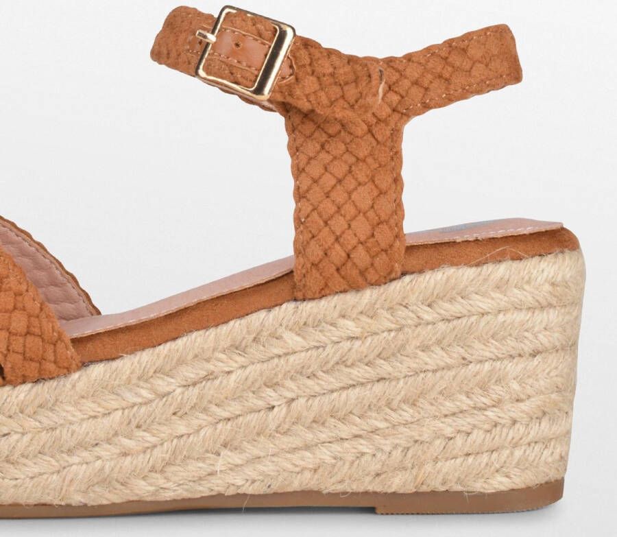 PS Poelman NANA Dames Faux PU Imitatie Suède Leren Sandalen met Espadrille Sleehak Zool en Gevlochten Bovenwerk Cognac Bruin