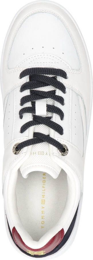 Tommy Hilfiger Plateausneakers LEATHER BASKET SNEAKER Logo-opdruk op de tong vrijetijdsschoen halfschoen veterschoen