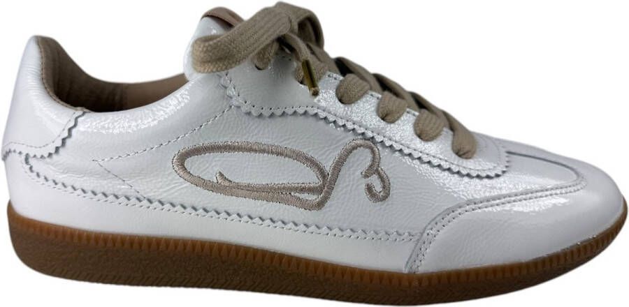 Fred de la Bretoniere Pearl Sign Sneaker patent Beige Dames