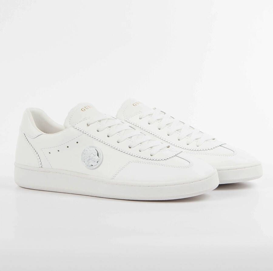 Guess Witte Leren Sneakers met Gouden Logo White Dames