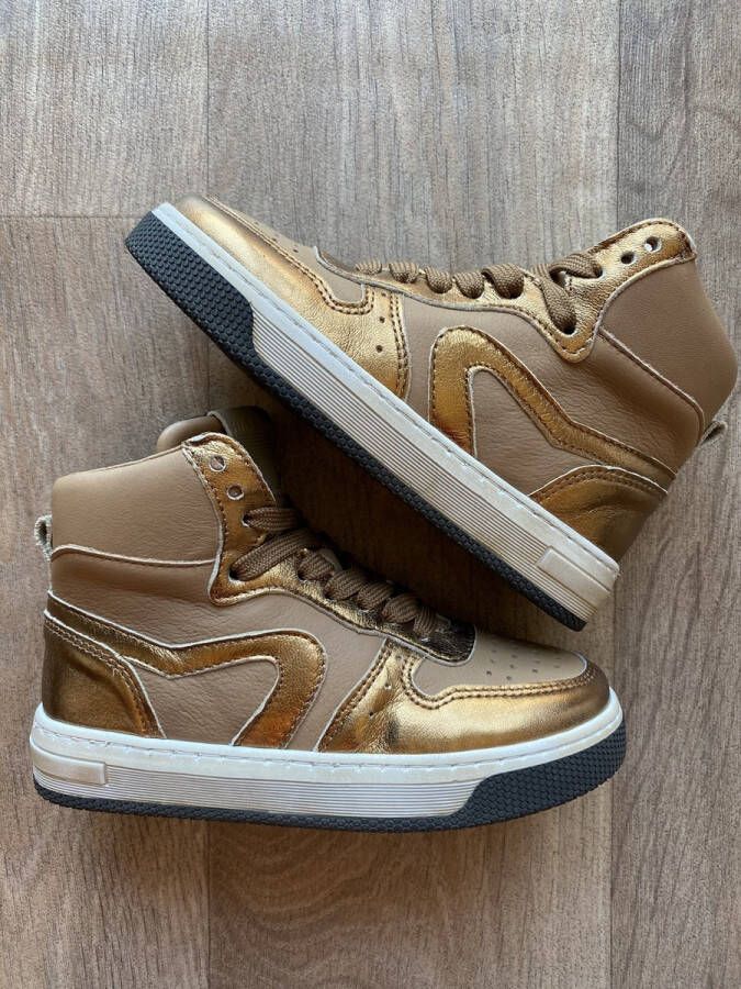 Hip sneaker goud