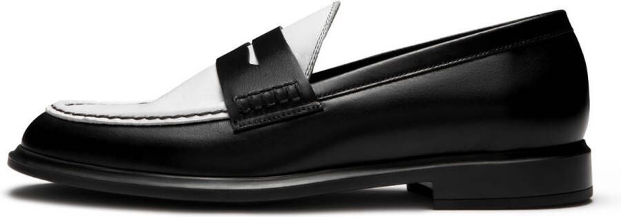 Isabel Bernard Loafers & ballerina schoenen Vendôme Blandine Black and White Calfskin Leather in zwart