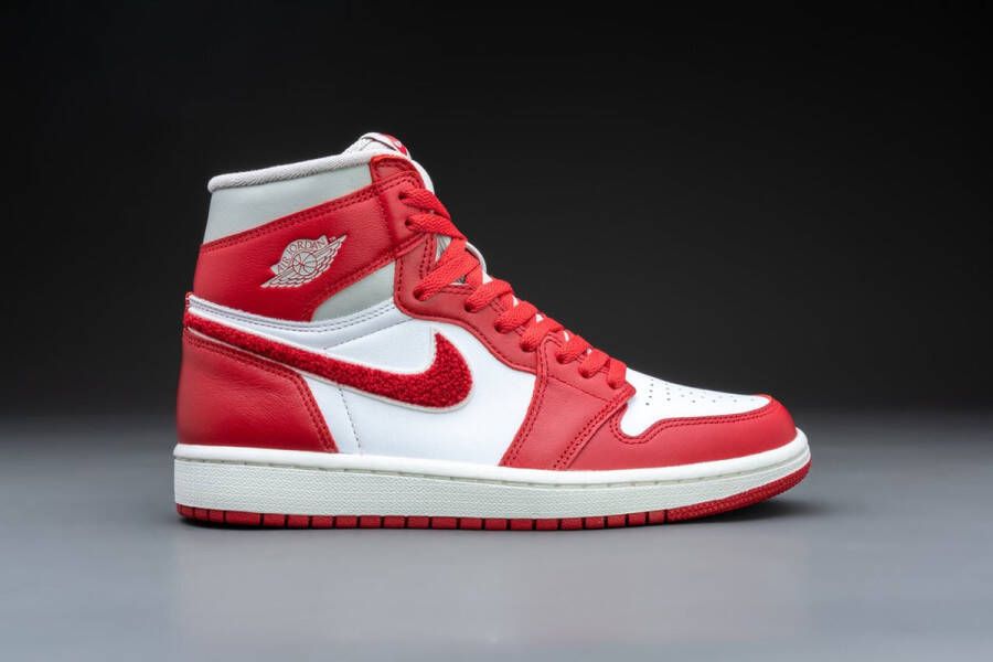 Jordan Varsity Red Hoge Top Sneakers (2022) Rood Dames - Foto 4