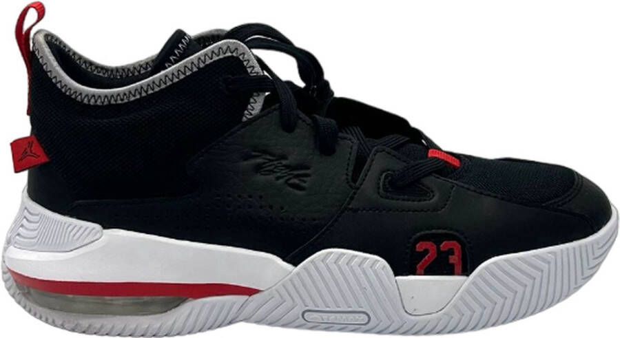 Jordan Stay Loyal 2 (gs) Basketball Schoenen black white university red wolf grey maat: 37.5 beschikbare maaten:36.5 37.5 38.5 39 40