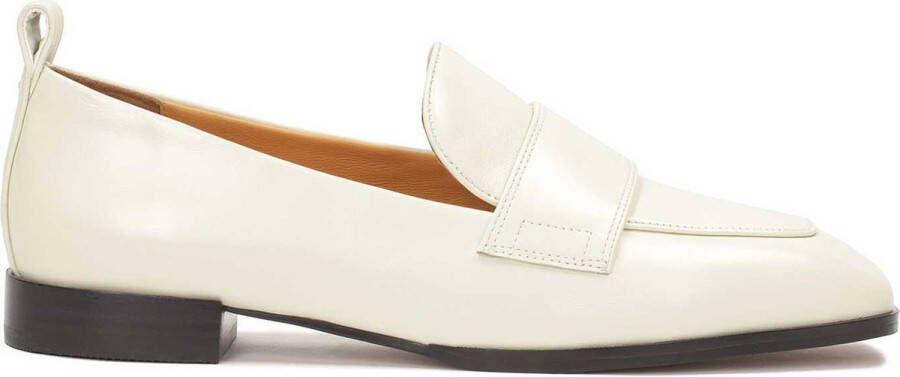 Kazar Bright leren loafers op een contrasterende zool Beige Dames