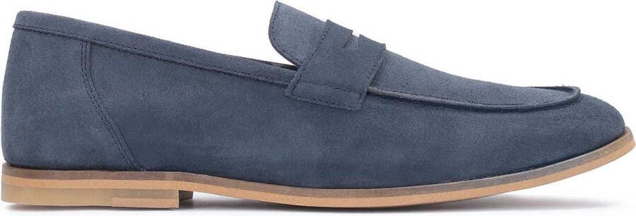 Kazar Casual blauwe loafers op een blauwe zool