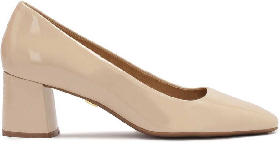 Kazar Gelakte beige pumps met een brede hak Beige Dames