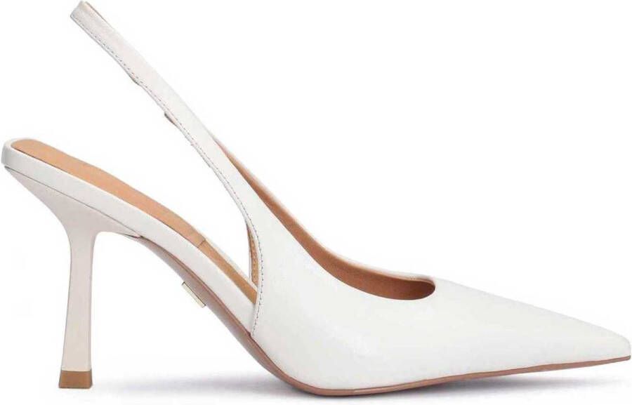 Kazar Off white pumps op een slanke stiletto met een vierkante hak White Dames