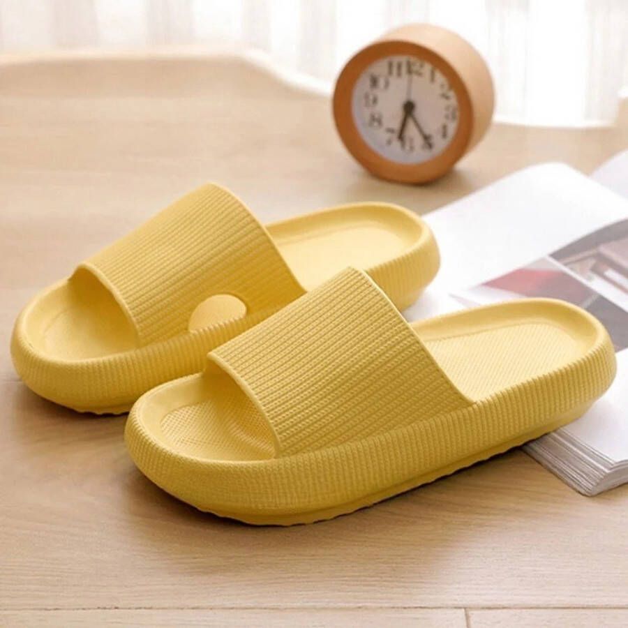 Klikkopers Cloud Slides Slippers Badslippers Sloffen Verdikte Lichtgewicht Super Zacht aan je Voeten Anti-Slip Geel