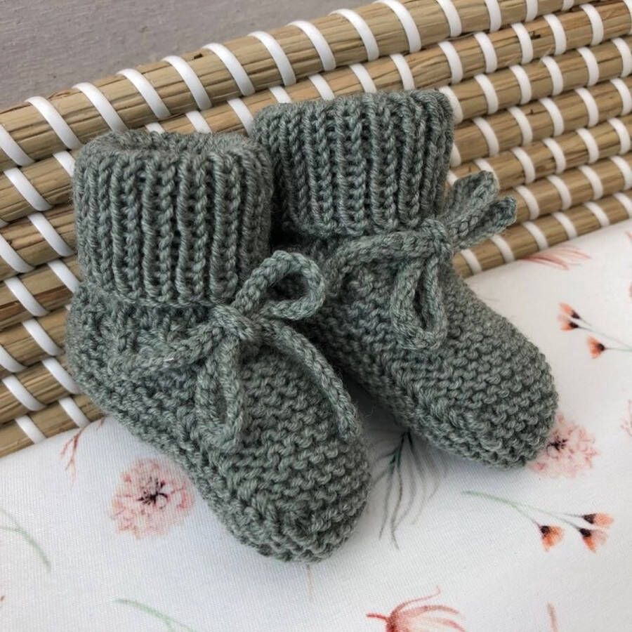 Lovely Stitches Gebreide Babyslofjes Met Omslag Saliegroen Merino Wol Lovely Stitche