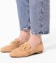 Manfield Dames Beige suède loafers met goudkleurig detail - Thumbnail 2