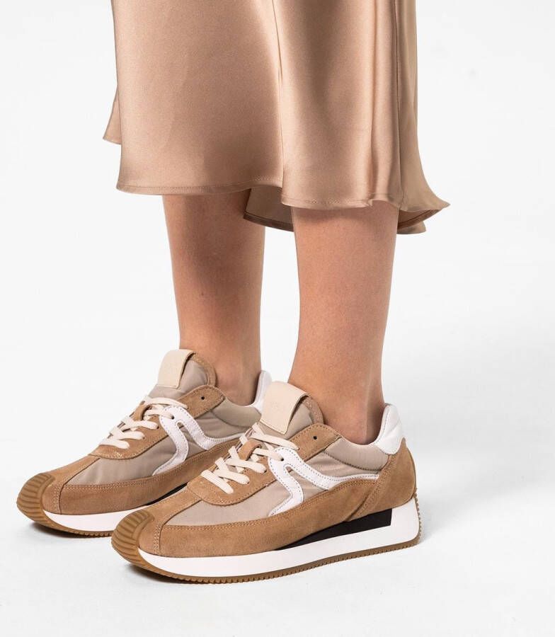 Manfield Dames Beige suède sneakers met leren details