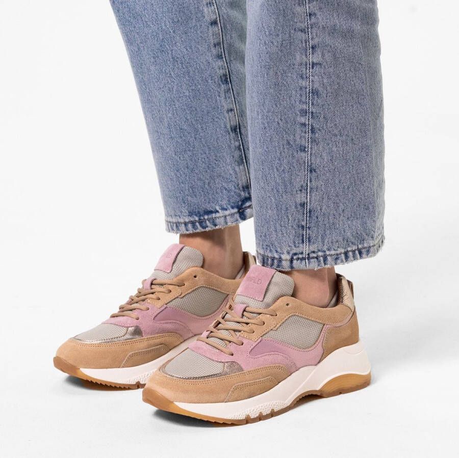 Manfield Dames Beige suède sneakers met mesh en metallic details