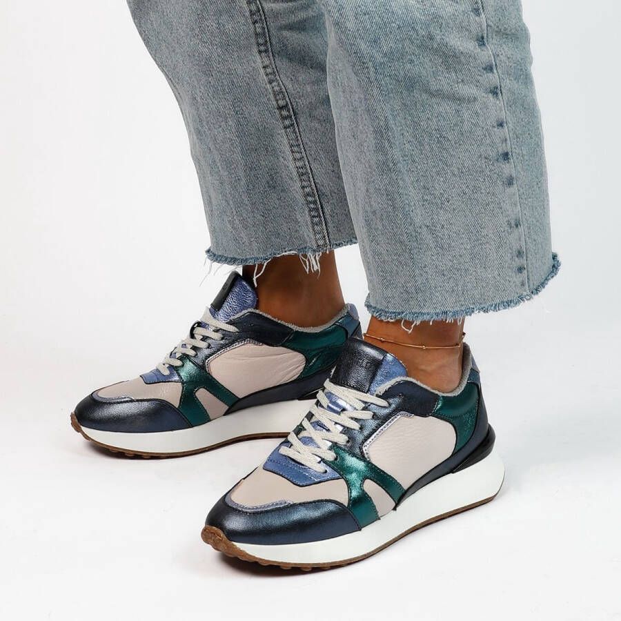 Manfield Dames Blauwe leren sneakers met metallic details