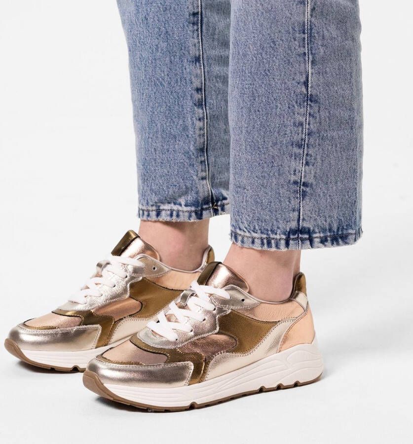 Manfield Dames Witte leren sneakers met metallic details