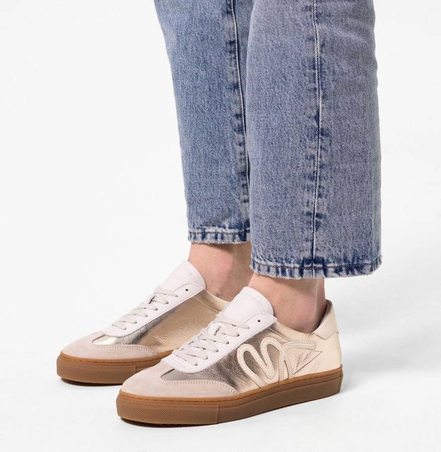 Manfield Dames Leren gouden sneakers met suède details