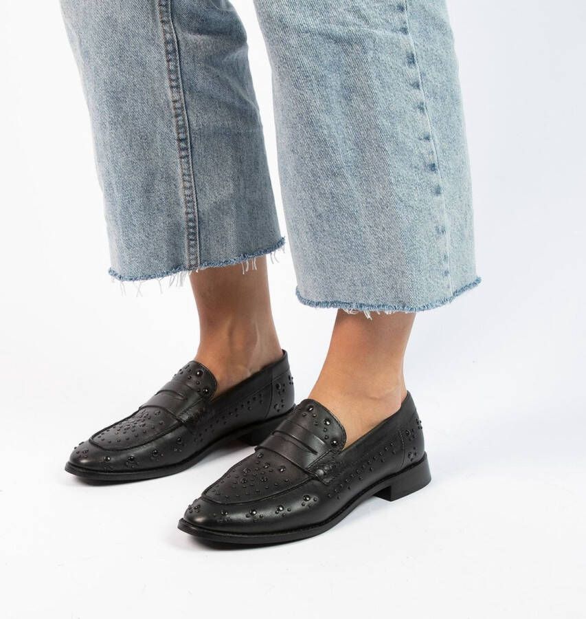 Manfield Dames Zwarte leren loafers met studs